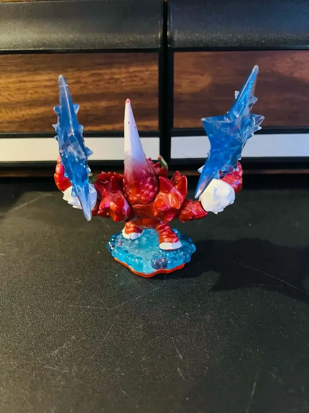Skylanders Trap Team Winterfest Lob-Star Trap Master Figure